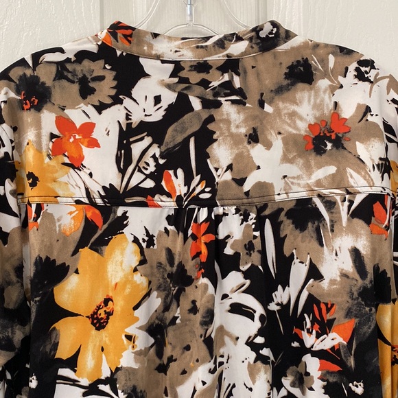 BCBG Maxazria 3/4 Sleeve Floral Print Top With Gold Snap Front Size XL - Picture 8 of 11